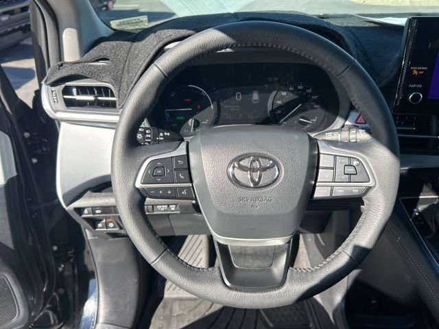 Used 2025 Toyota Sienna XLE image 20