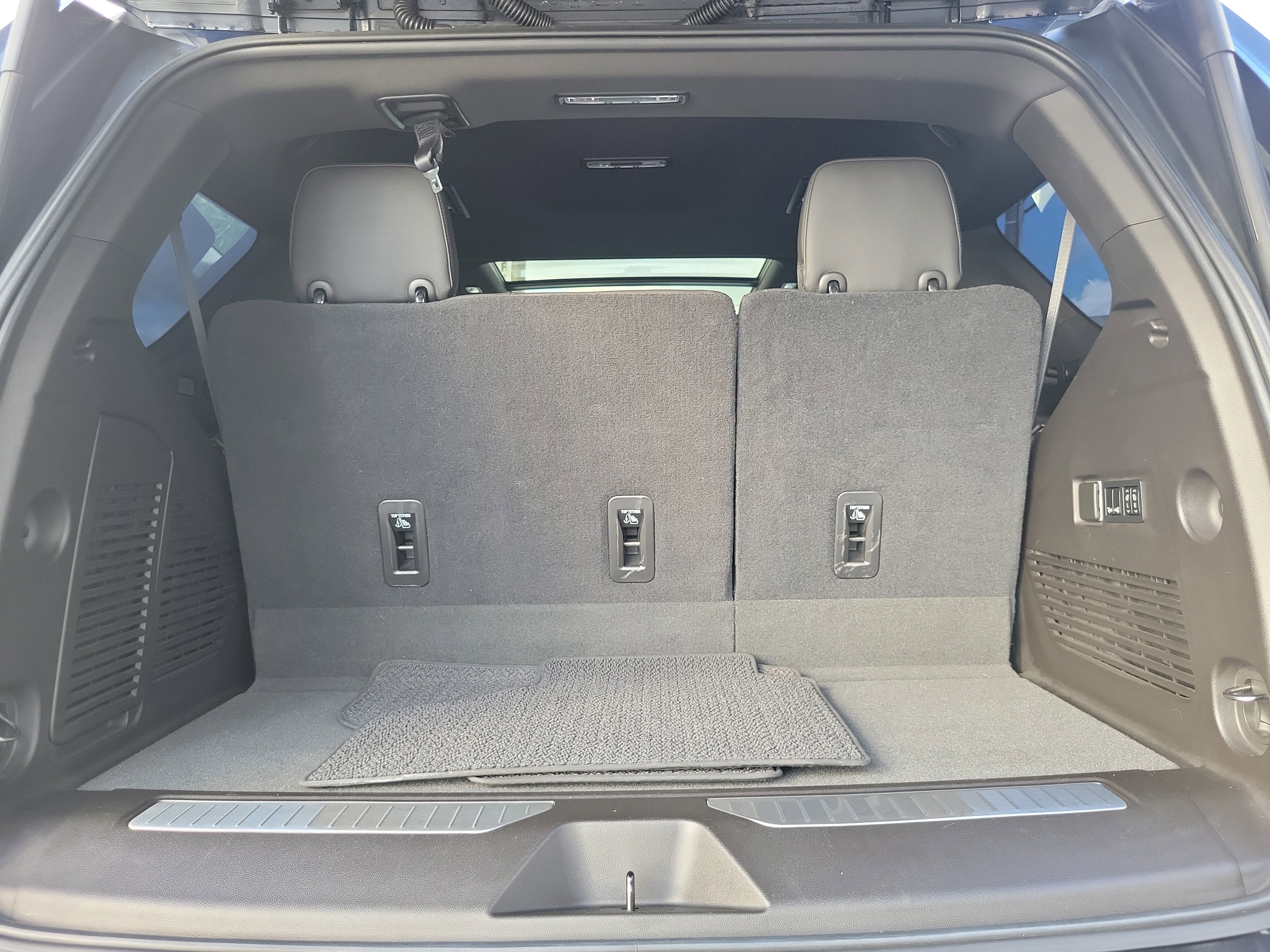 Used 2021 GMC Yukon Denali w/ Denali Premium Package image 17