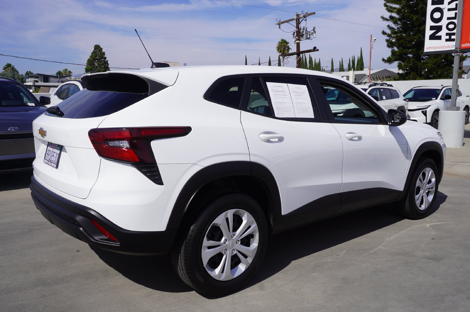 Used 2025 Chevrolet Trax LS FWD image 7