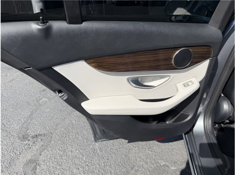 Used 2018 Mercedes-Benz C 300 Sedan w/ Premium Package image 21
