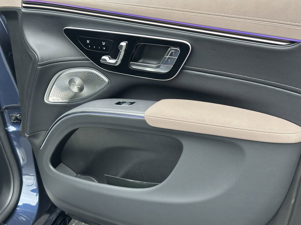 New 2026 Mercedes-Benz EQS 400 4MATIC SUV image 16