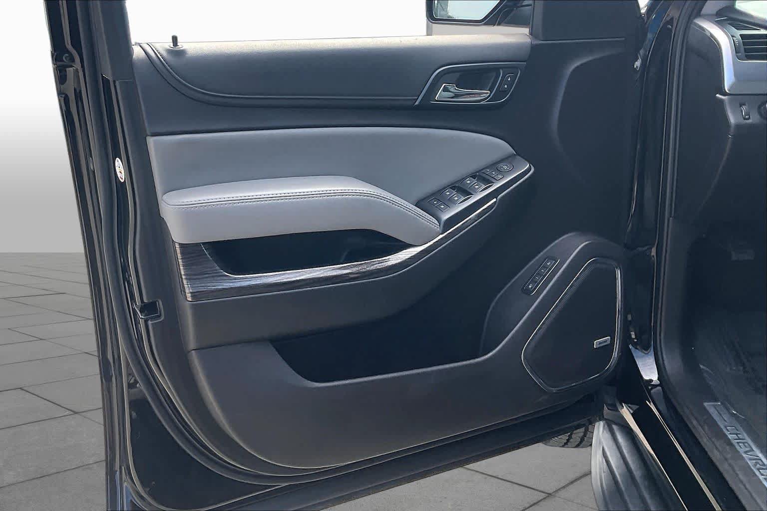 Used 2018 Chevrolet Suburban LT RWD image 22