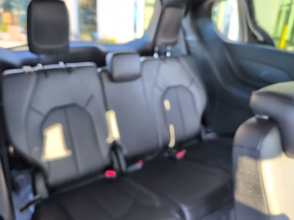 New 2026 Chrysler Pacifica Select image 12