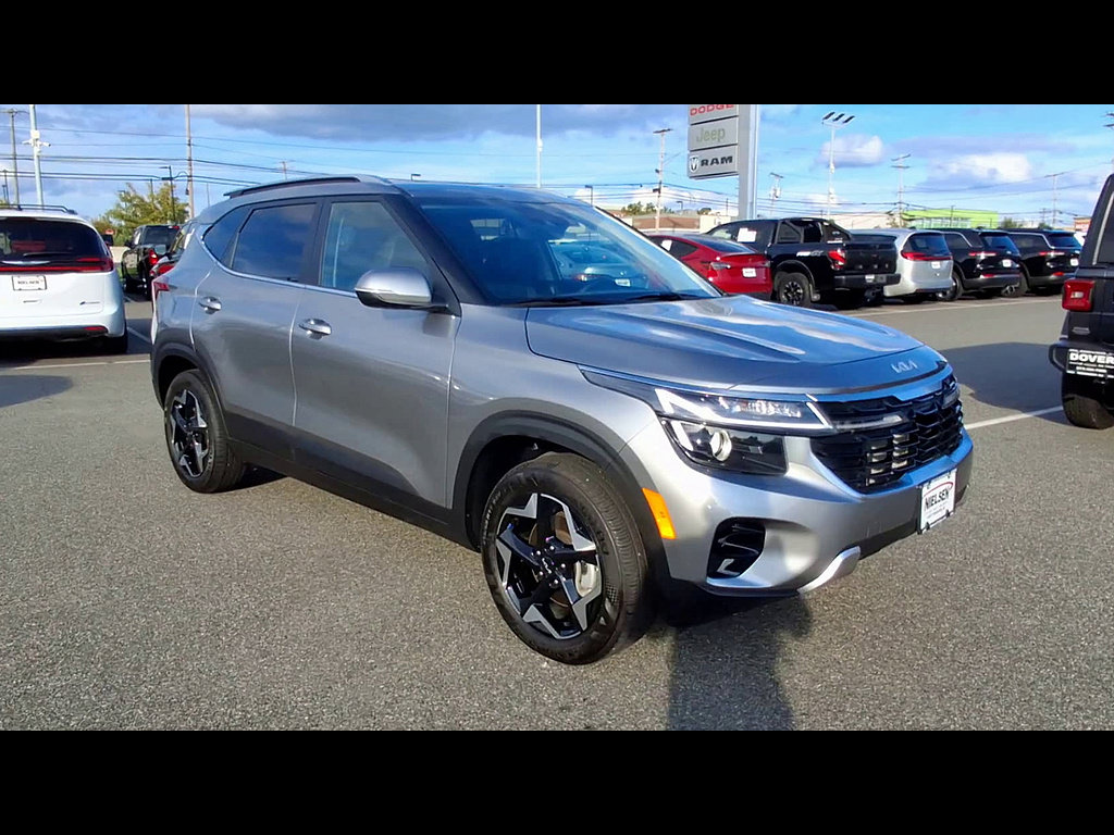 Used 2025 Kia Seltos EX AWD/4WD image 2