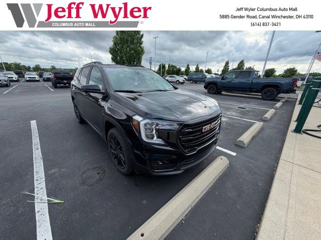 Used 2023 GMC Terrain SLE w/ Driver Convenience Package AWD/4WD image 1