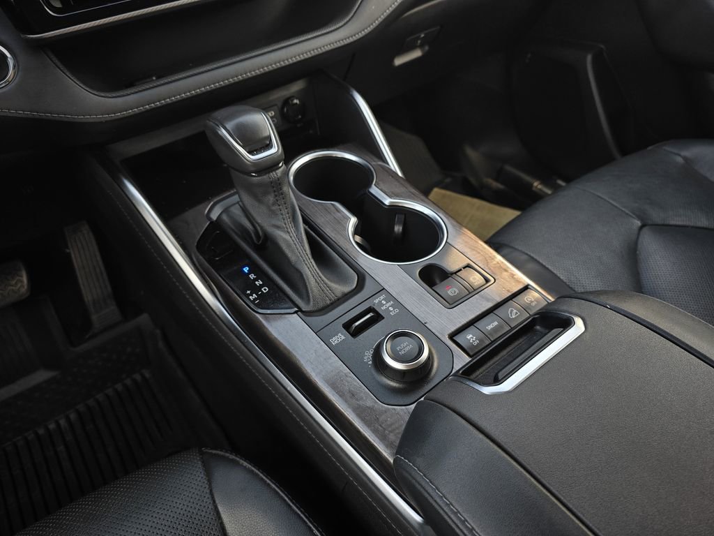 Used 2022 Toyota Highlander Platinum image 16