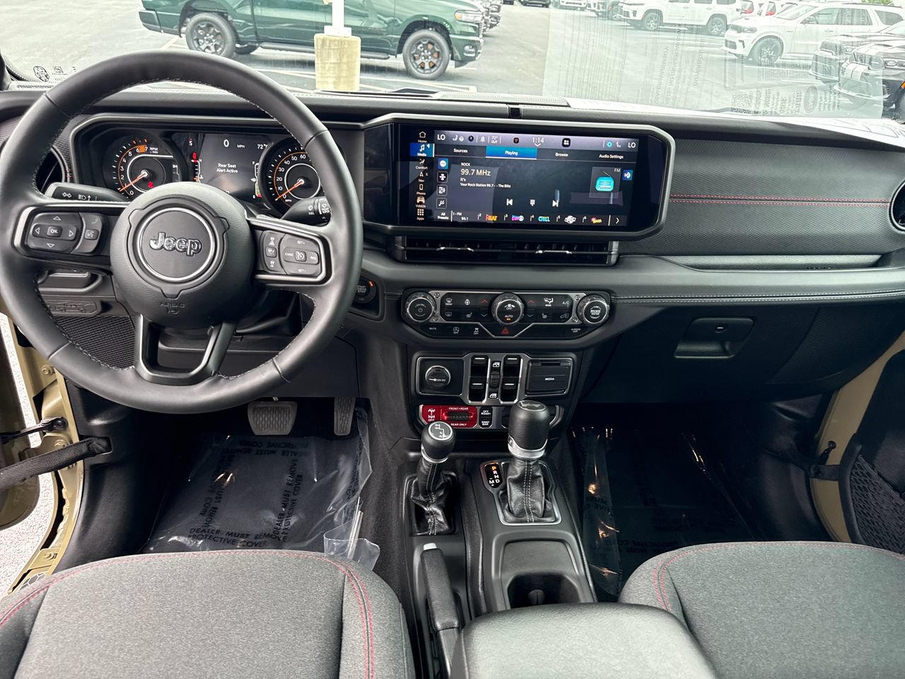 Used 2025 Jeep Wrangler Unlimited Rubicon w/ Technology Group AWD/4WD image 13