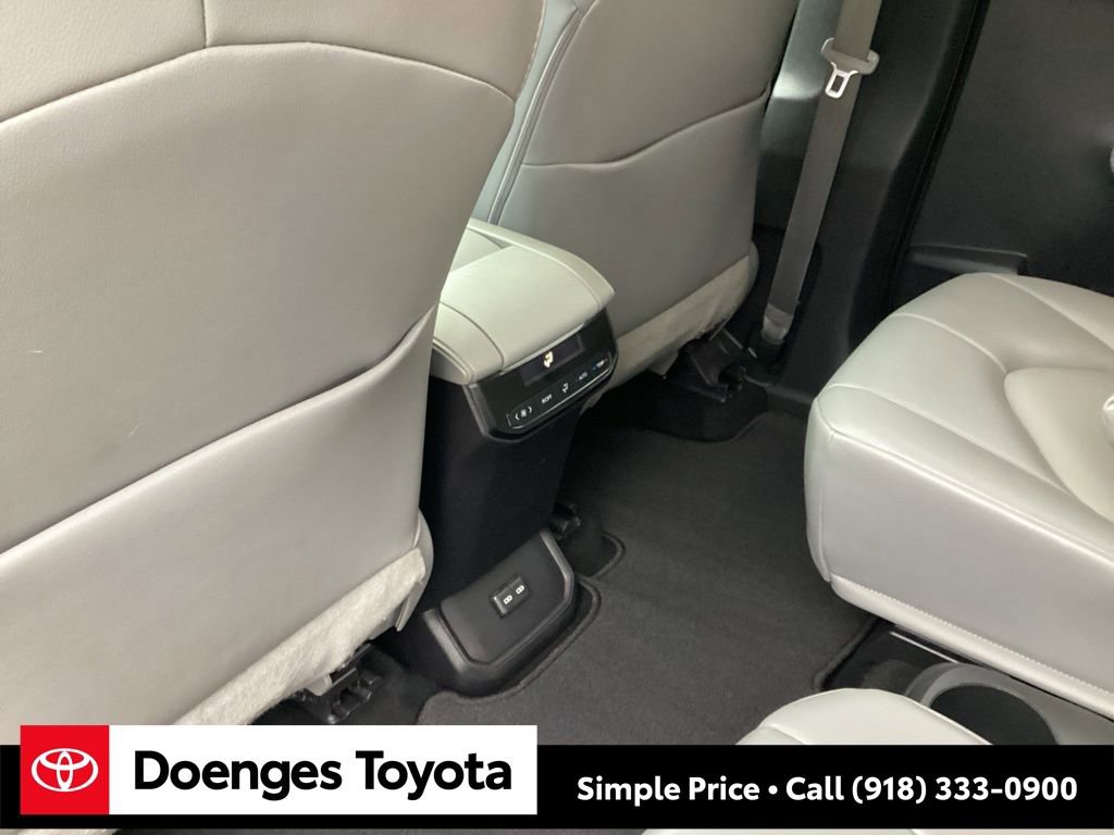 Used 2022 Toyota Highlander XLE image 13