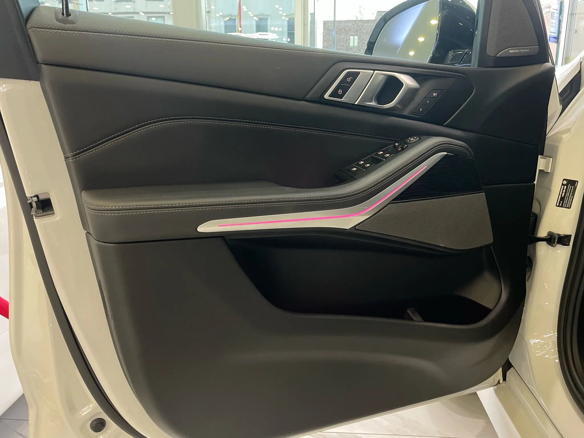 Used 2024 BMW X5 xDrive40i w/ M Sport Package image 7