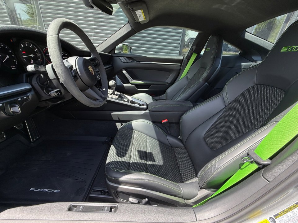 Certified 2024 Porsche 911 Carrera T RWD image 5