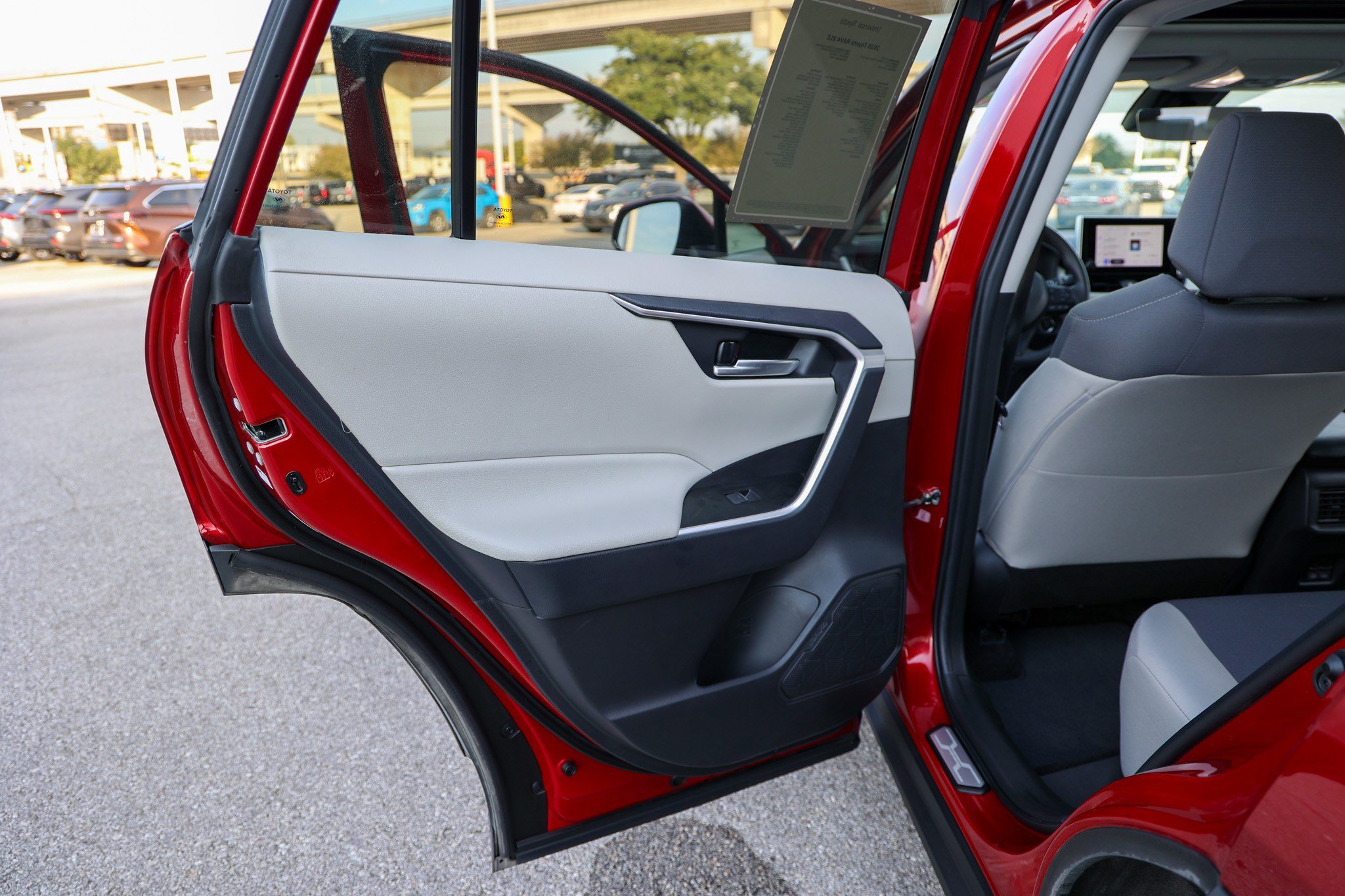 Certified 2025 Toyota RAV4 XLE w/ Convenience Package FWD image 36