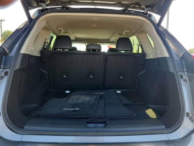 Used 2024 Nissan Rogue Platinum FWD image 9