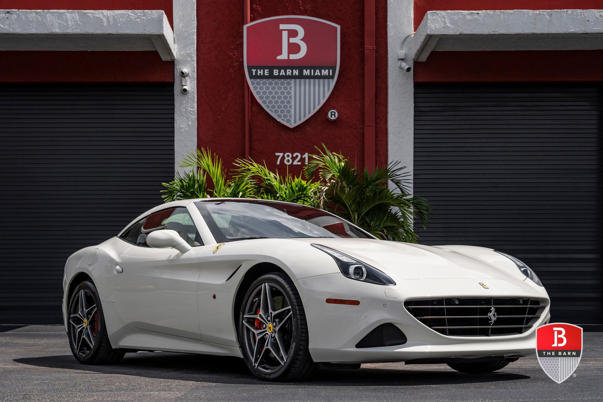 Used 2017 Ferrari California T RWD image 21