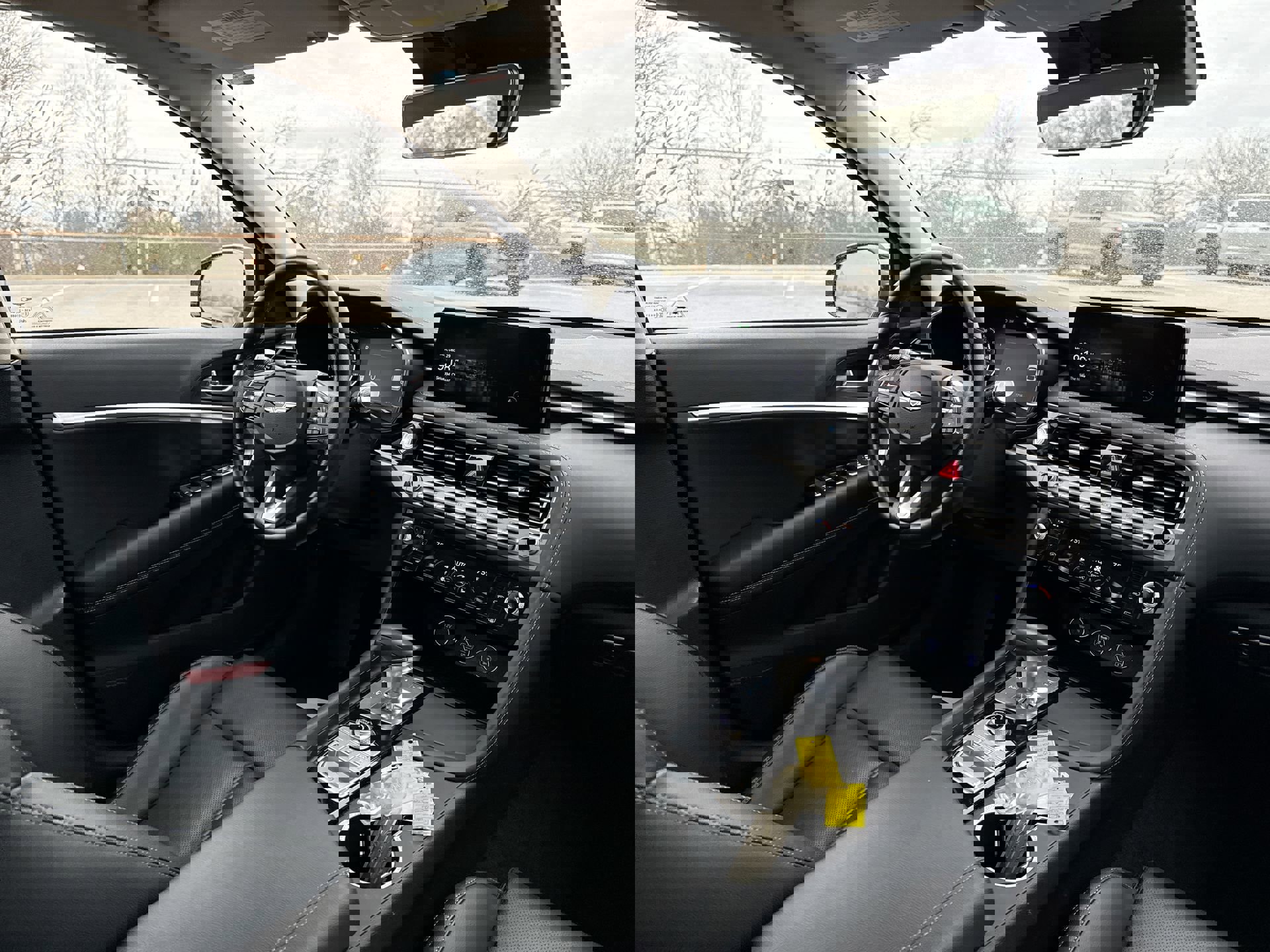 Used 2025 Genesis G70 2.5T image 22