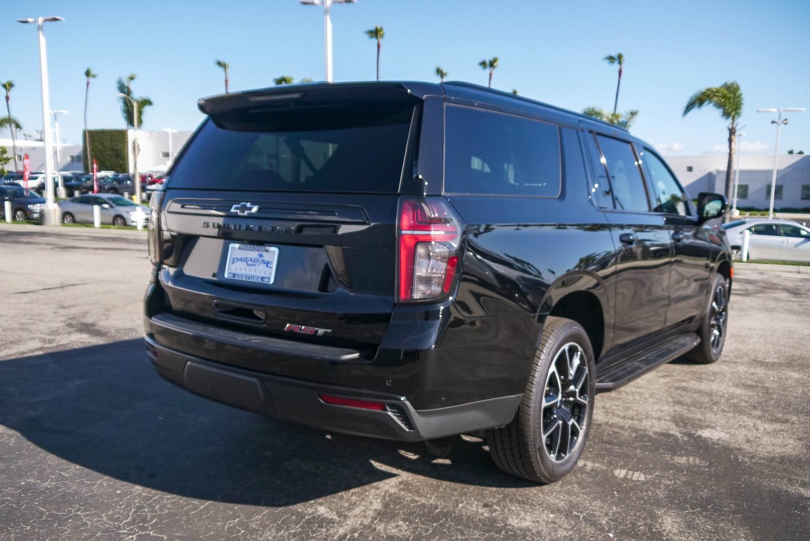 Used 2024 Chevrolet Suburban RST RWD image 7