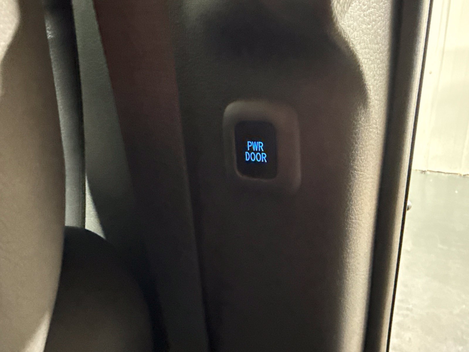 Used 2024 Toyota Sienna XLE FWD image 16