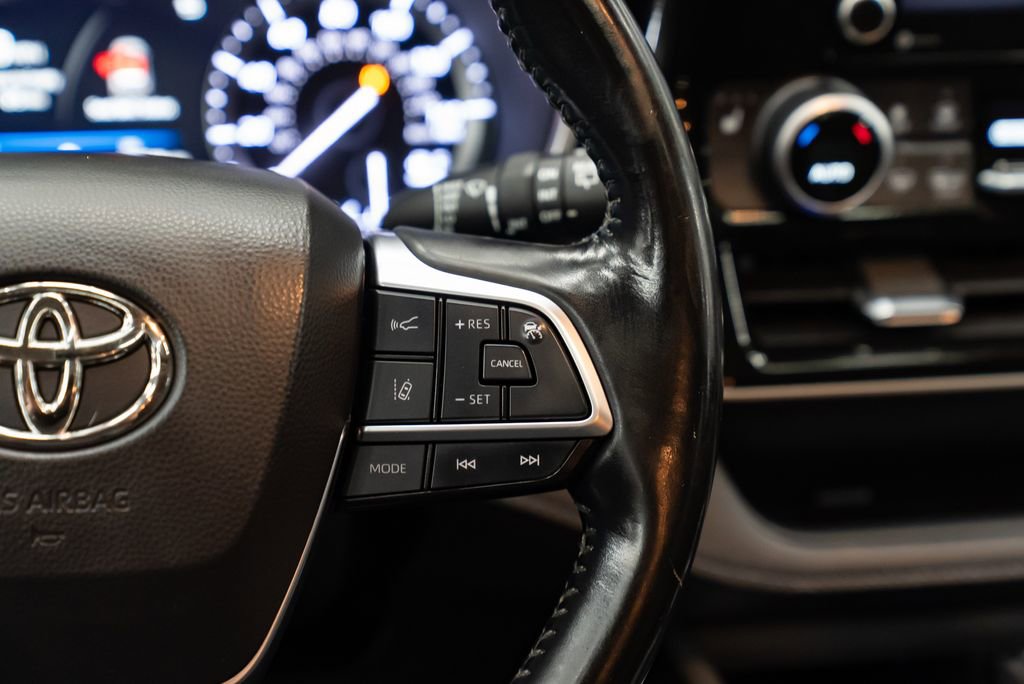 Used 2021 Toyota Highlander XLE image 16