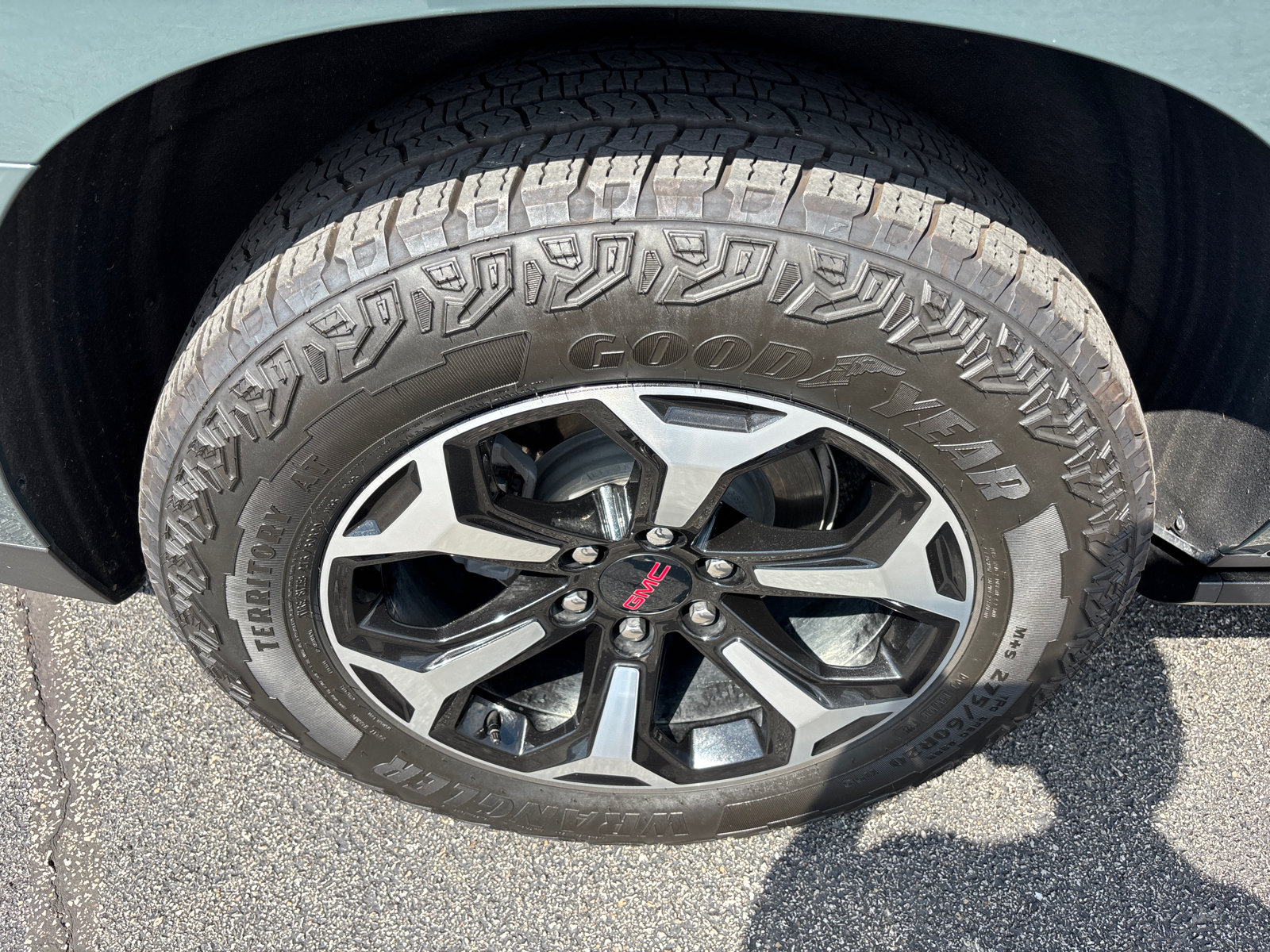 Used 2025 GMC Yukon AT4 w/ AT4 Premium Plus Package AWD/4WD image 10