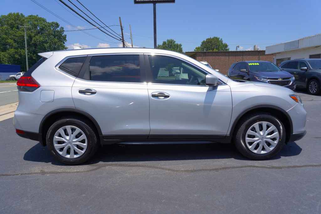 Used 2017 Nissan Rogue S FWD image 5