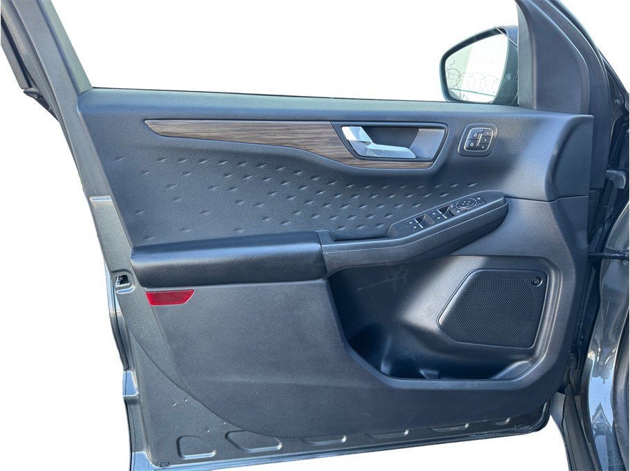 Used 2020 Ford Escape Titanium image 18