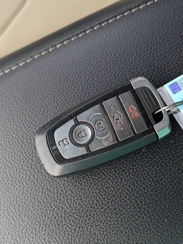 Used 2018 Ford Fusion Titanium image 31