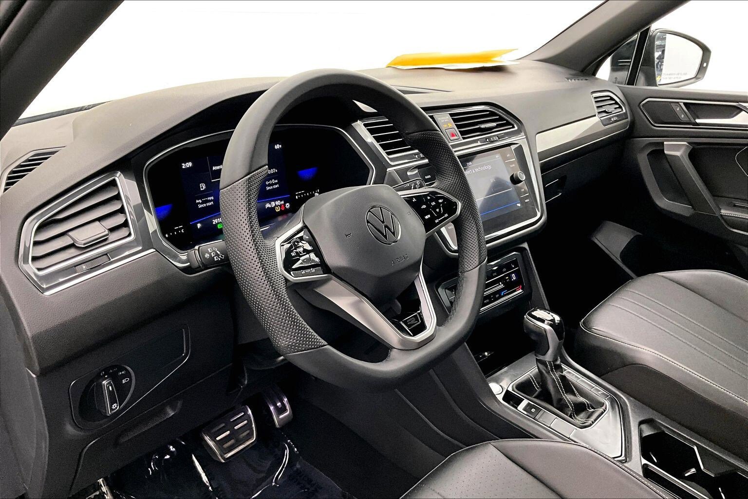 Used 2022 Volkswagen Tiguan SE R-Line FWD image 19