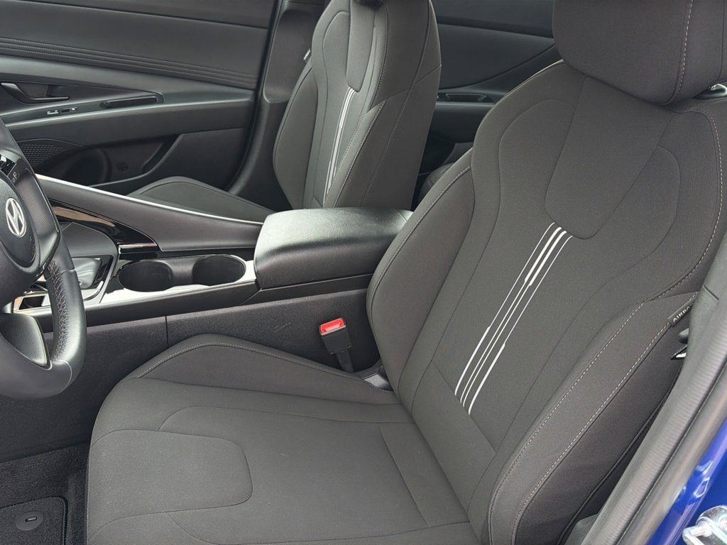 Certified 2025 Hyundai Elantra SEL FWD image 19