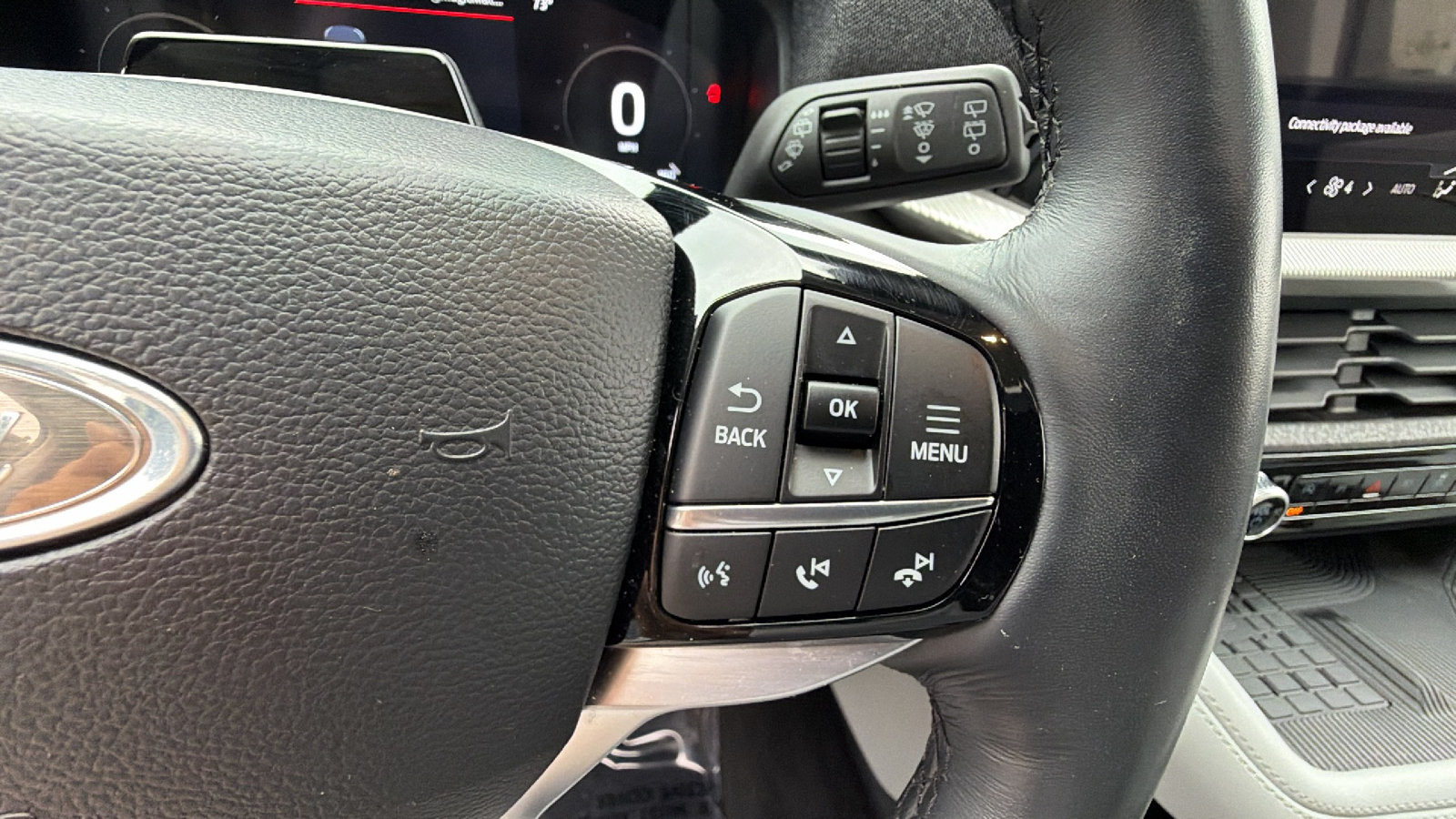 Used 2025 Ford Explorer Platinum w/ Ultimate Package AWD/4WD image 31