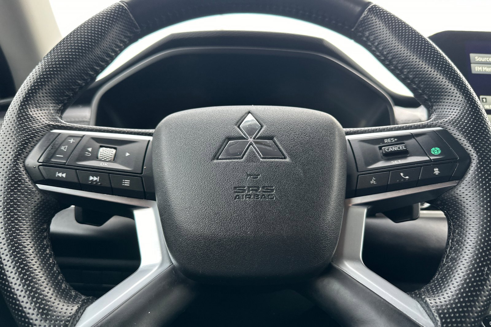 Used 2024 Mitsubishi Outlander SE image 26