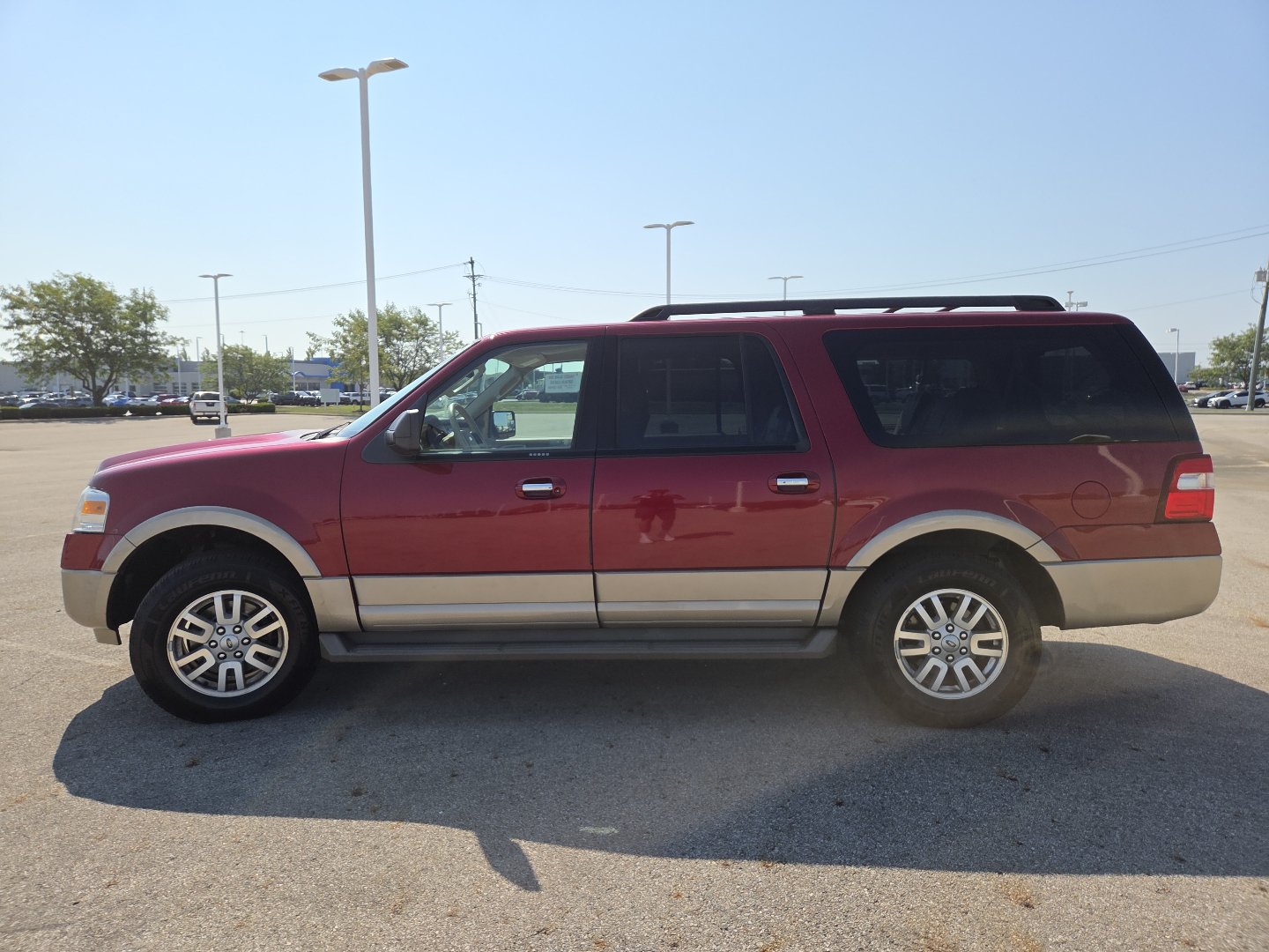 Used 2014 Ford Expedition EL XLT w/ Equipment Group 202A AWD/4WD image 12