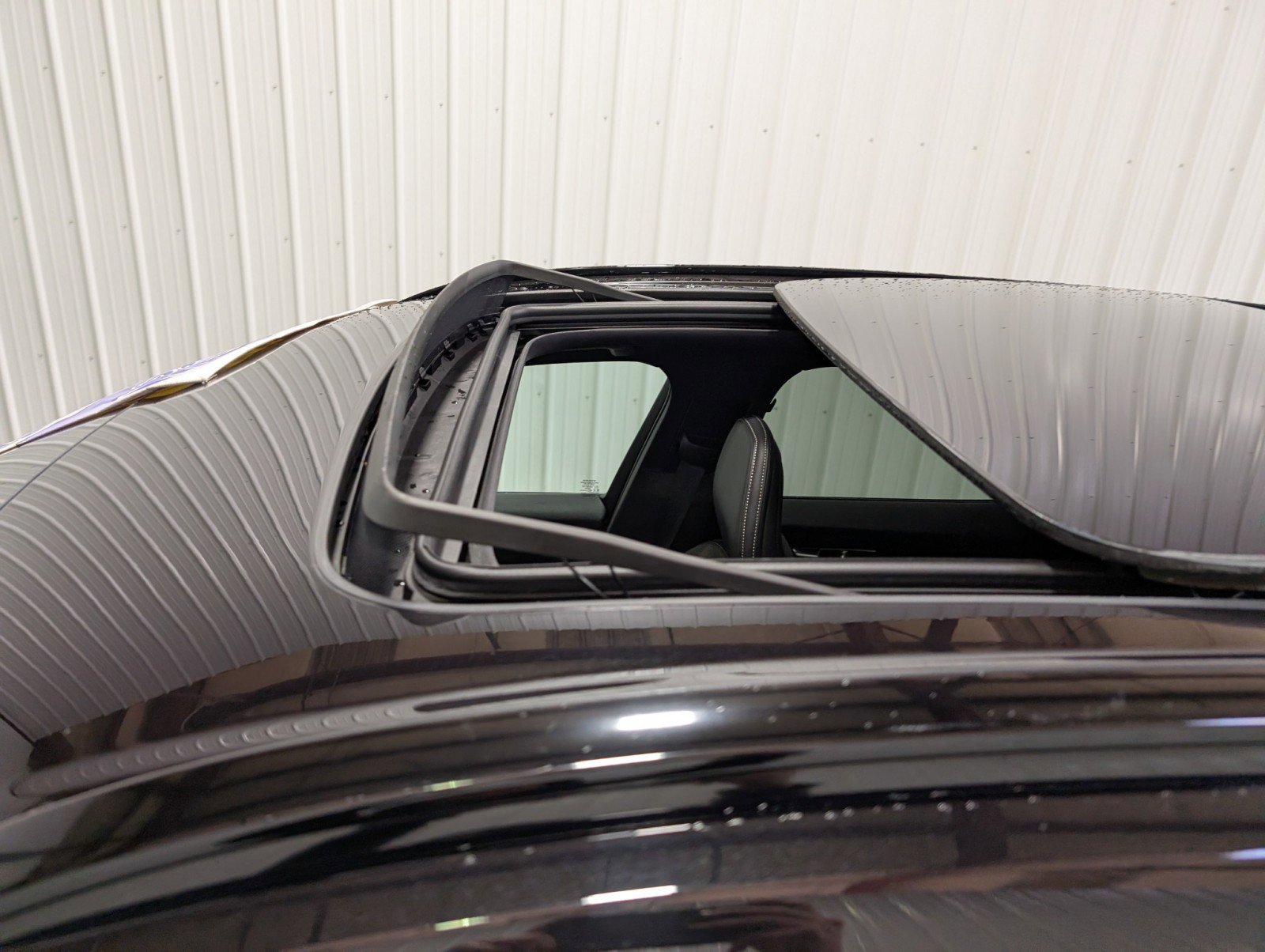 Used 2022 Volvo XC60 T8 R-Design w/ Advanced Package image 8