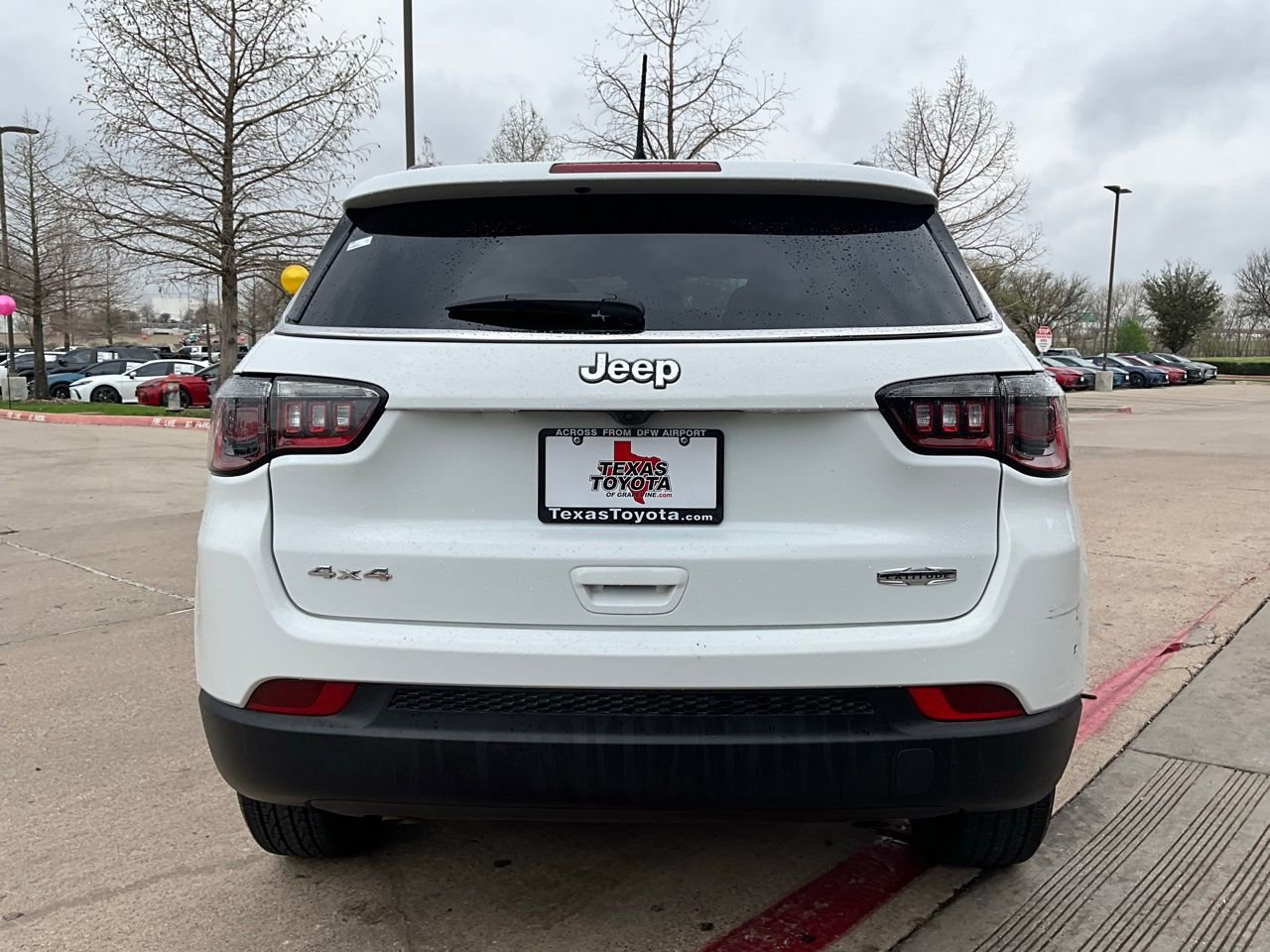 Used 2025 Jeep Compass Latitude AWD/4WD image 7
