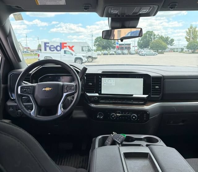 Used 2024 Chevrolet Silverado 1500 LT AWD/4WD image 8
