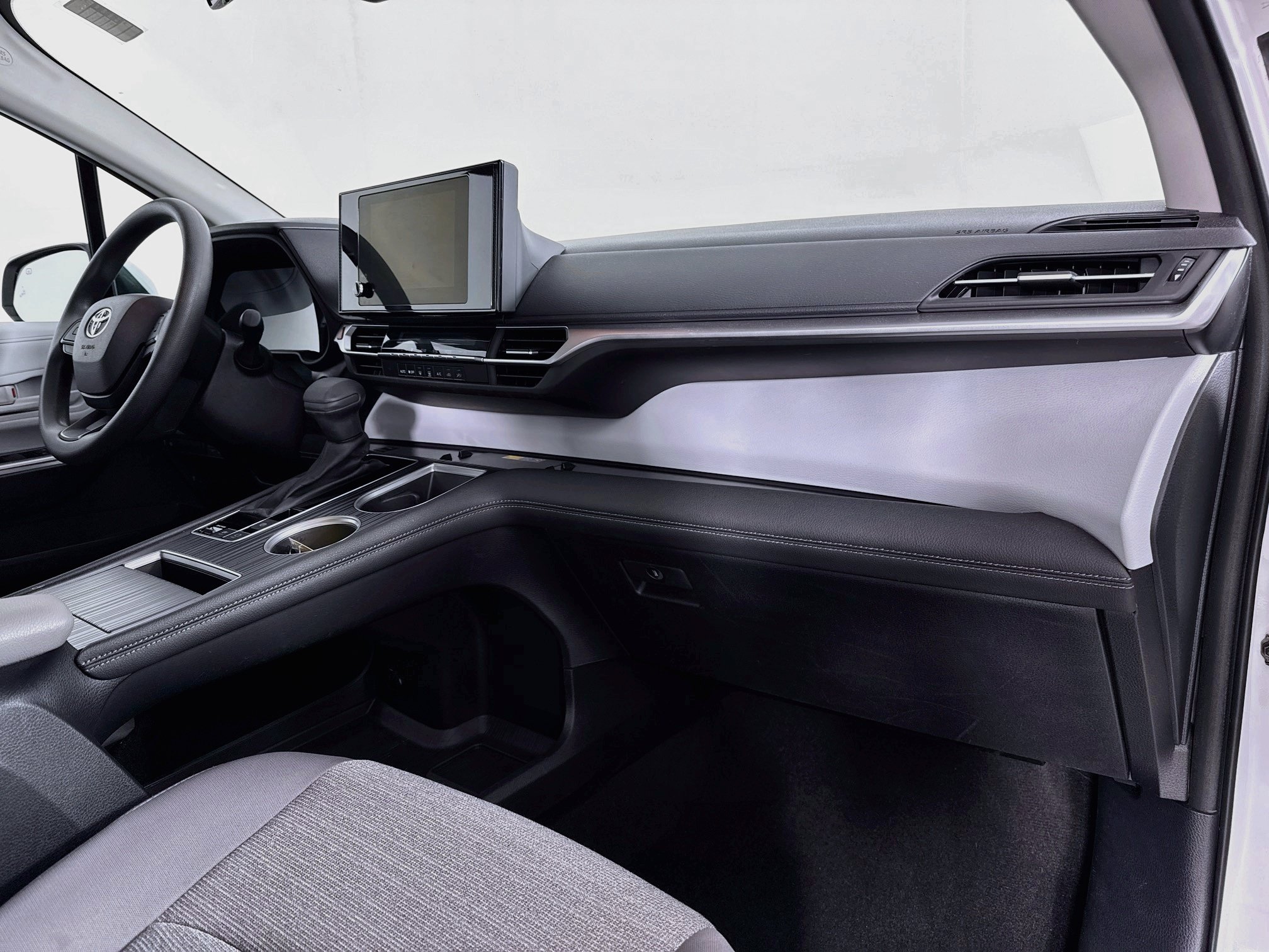 Certified 2025 Toyota Sienna LE FWD image 29