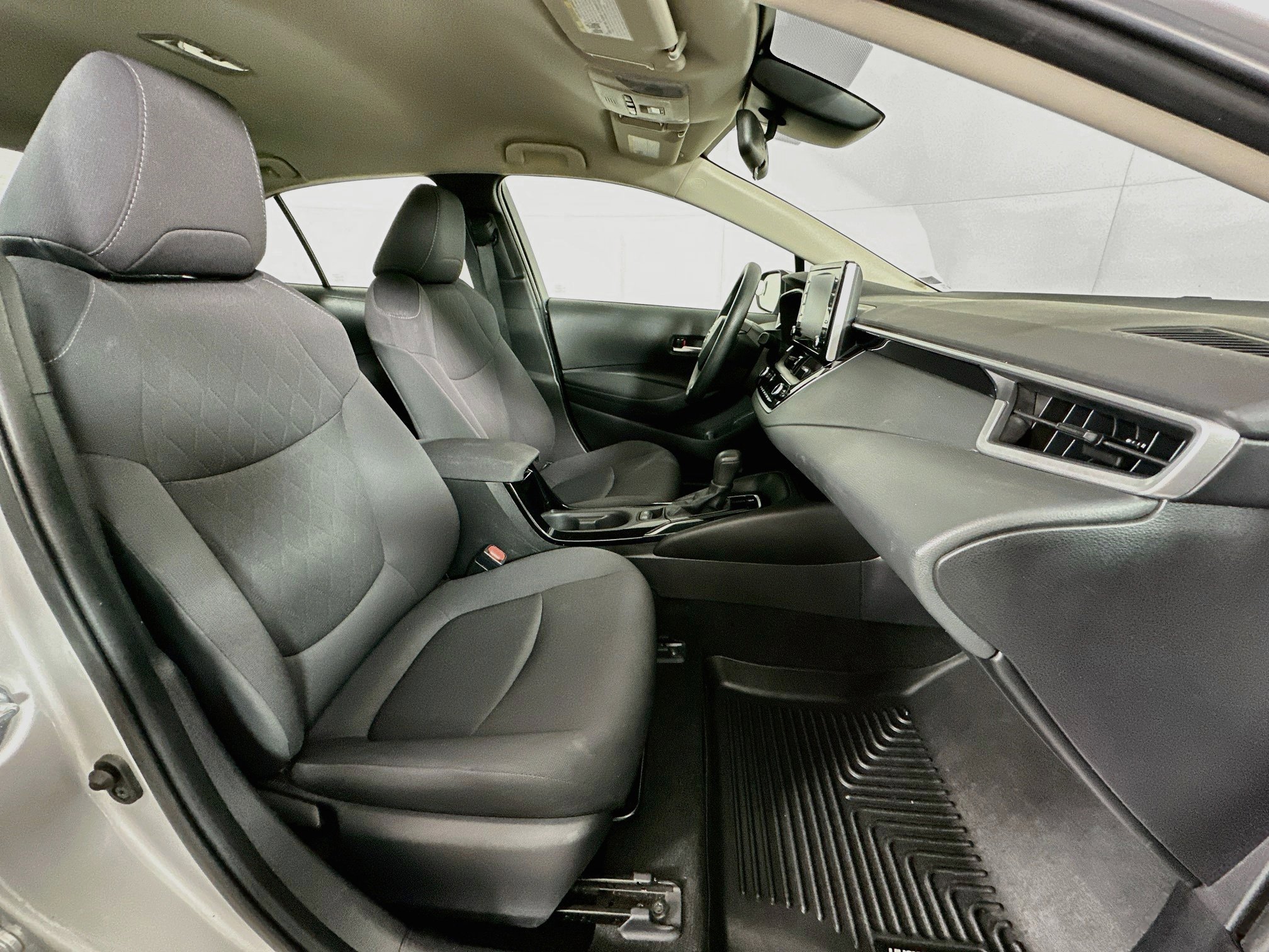 Used 2021 Toyota Corolla LE FWD image 28