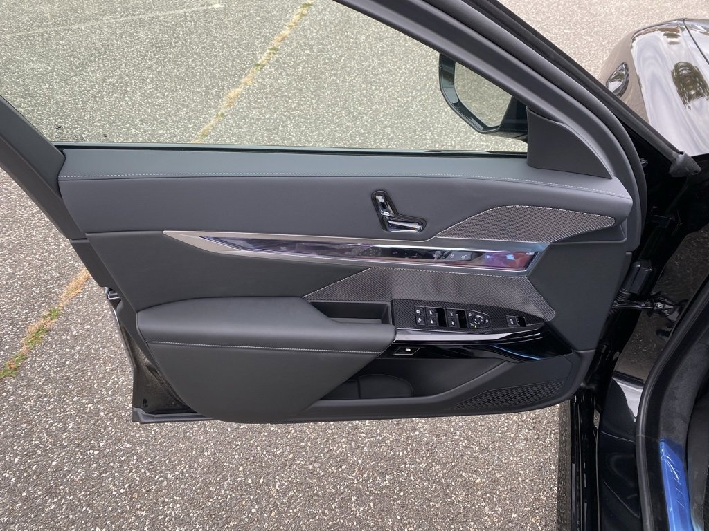 New 2026 BMW 760i xDrive w/ Premium Package image 14