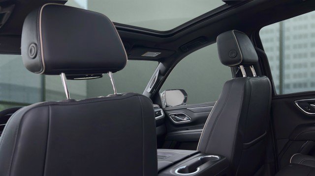 Used 2023 GMC Yukon XL SLT w/ SLT Luxury Package image 9