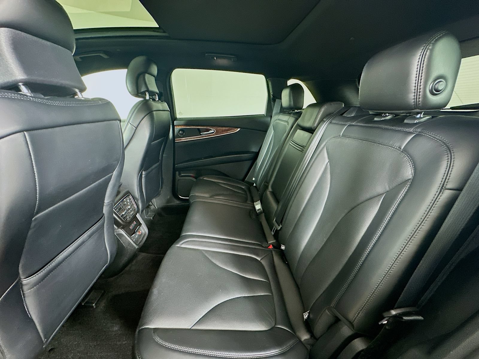 Used 2019 Lincoln Nautilus Reserve AWD/4WD image 38
