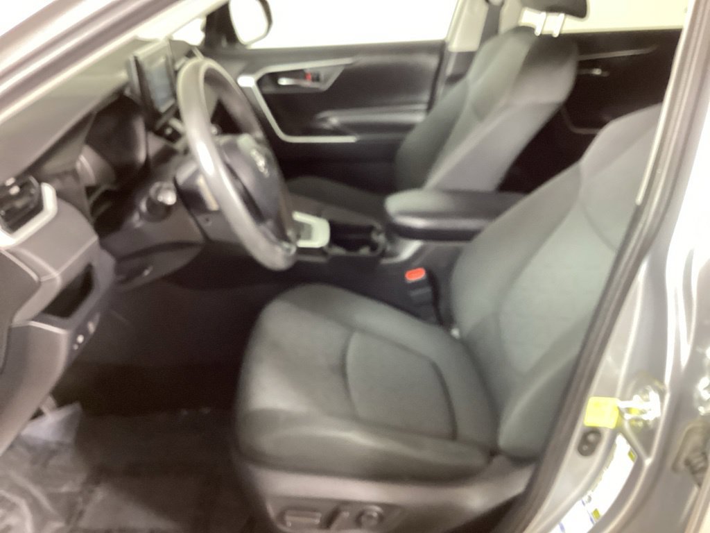 Used 2020 Toyota RAV4 XLE AWD/4WD image 10