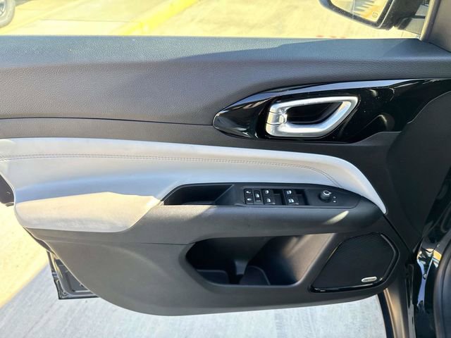 Used 2024 Jeep Compass Limited w/ Sun and Sound Group image 23