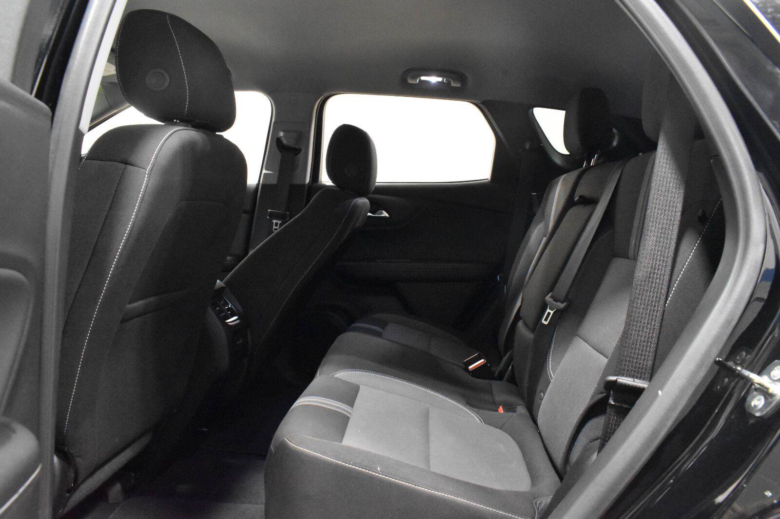 Used 2025 Chevrolet Blazer LT FWD image 4