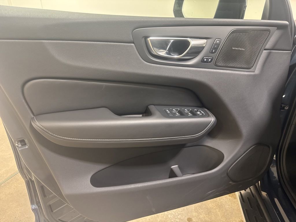 Used 2025 Volvo XC60 B5 Ultra w/ Climate Package image 17