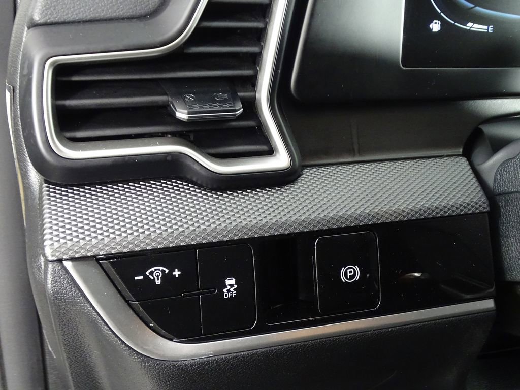 Used 2024 Kia Sportage LX image 18