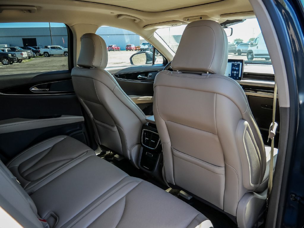 Used 2023 Lincoln Nautilus Reserve AWD/4WD image 23