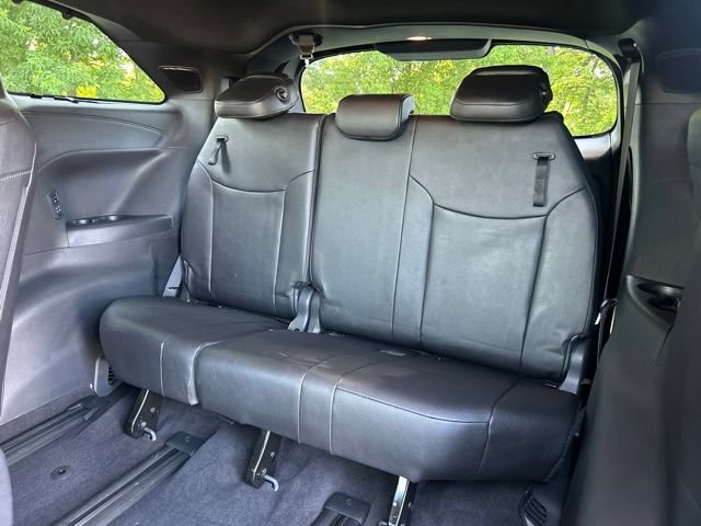 Used 2025 Toyota Sienna Platinum AWD/4WD image 43