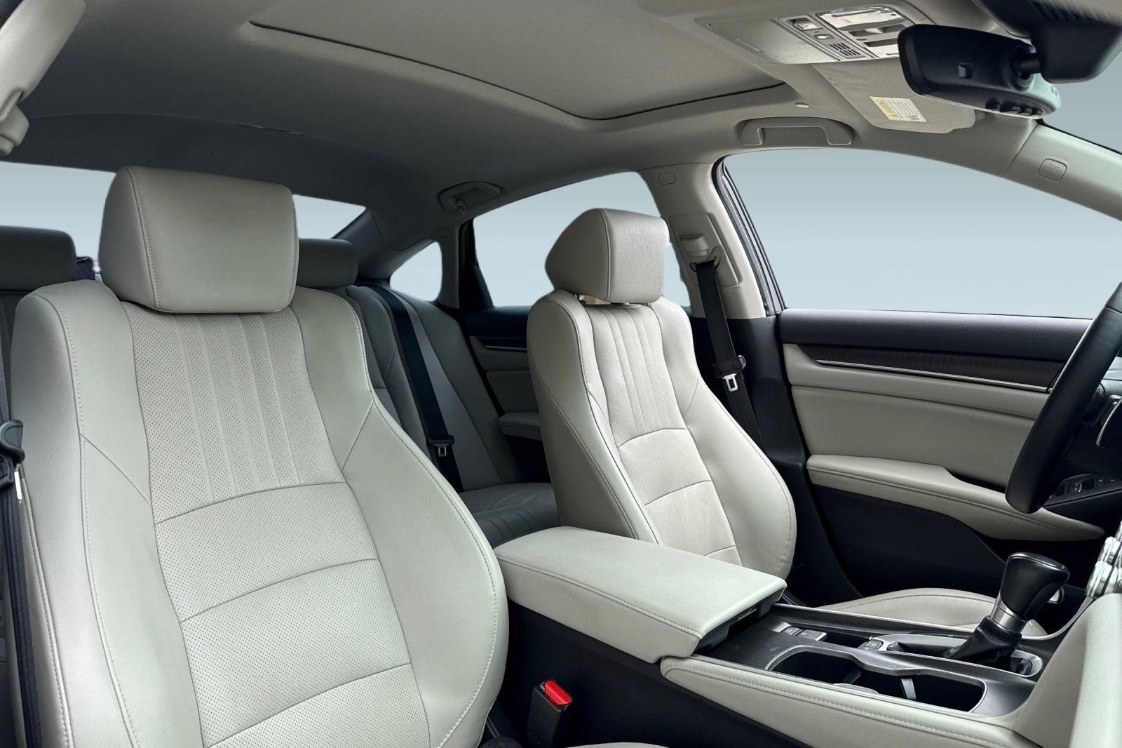 Used 2018 Honda Accord Touring image 30