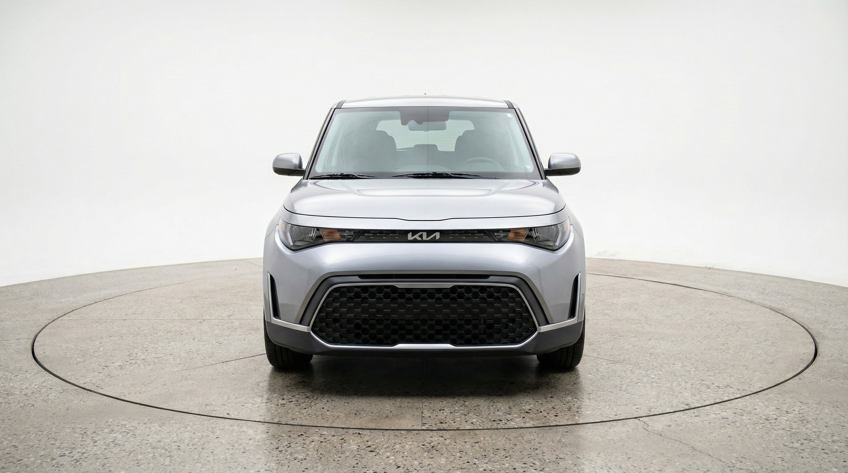 Used 2025 Kia Soul LX w/ LX Technology Package FWD image 2