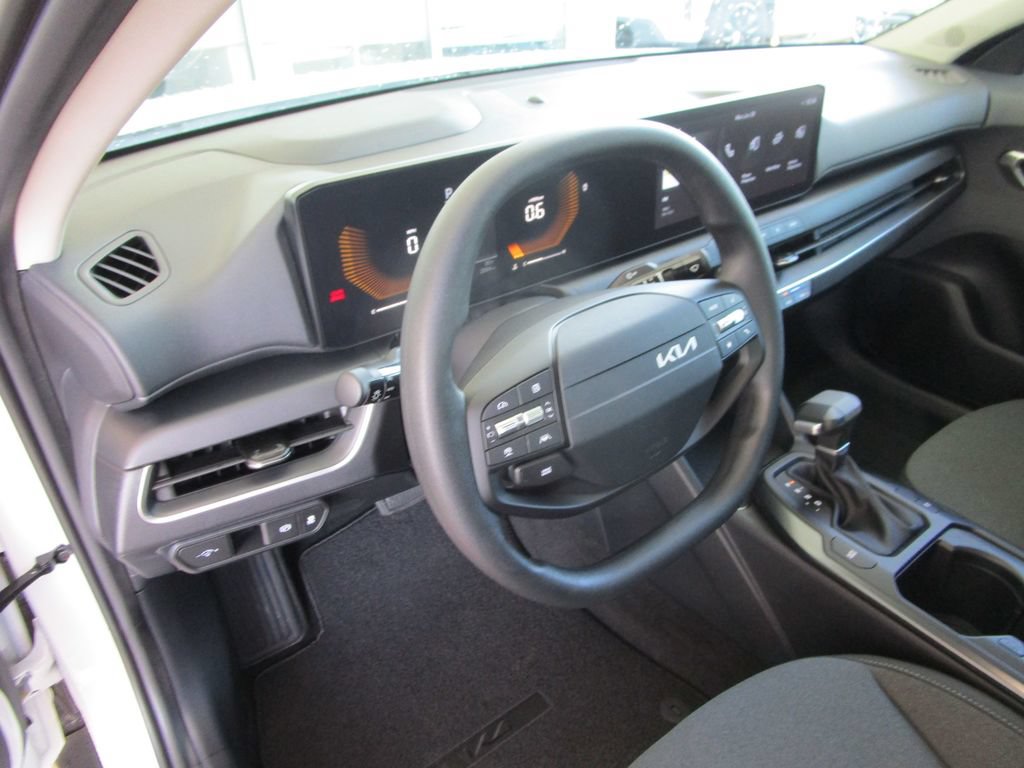 Used 2025 Kia K4 FWD image 17