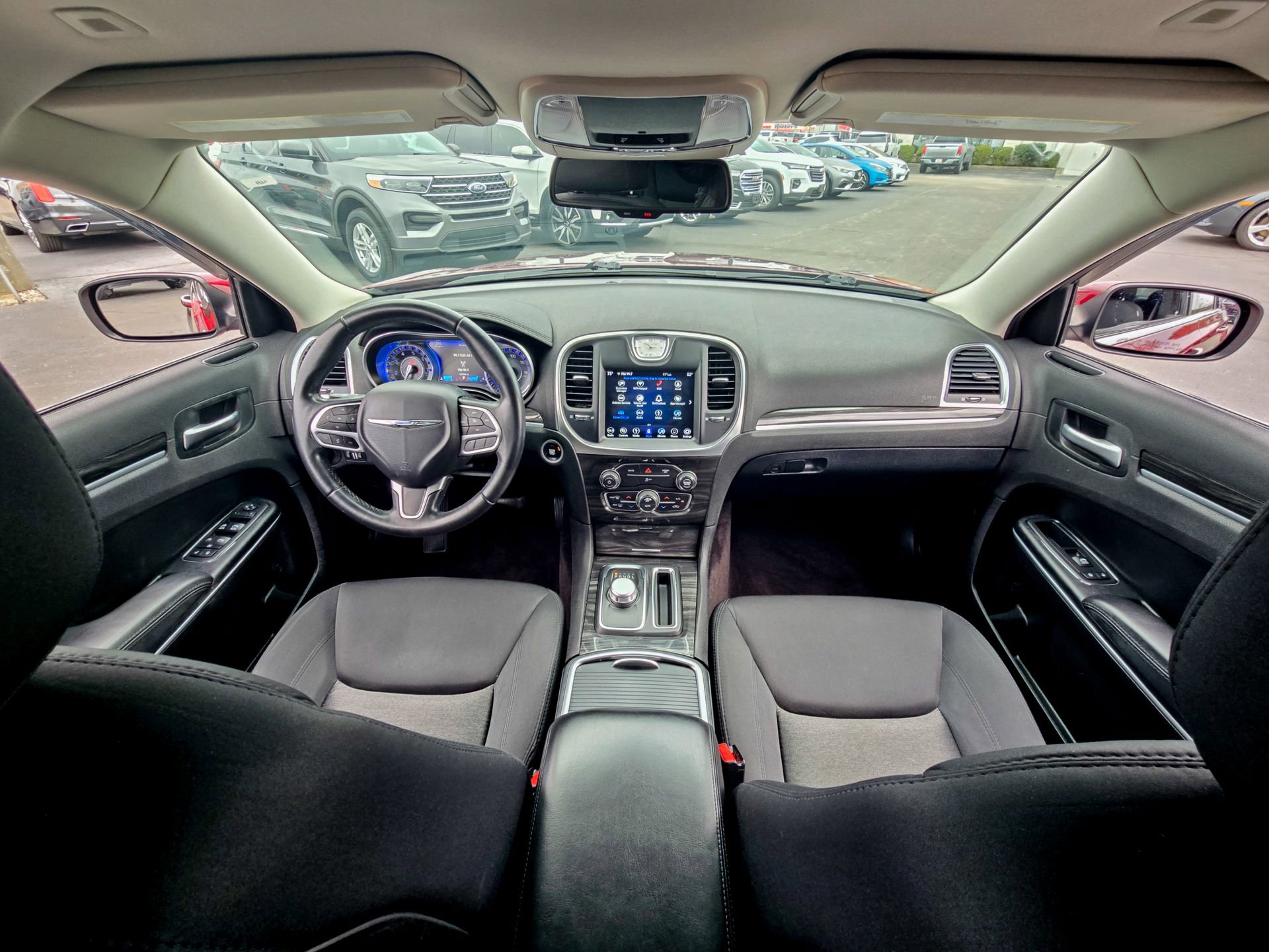 Used 2018 Chrysler 300 Touring image 2