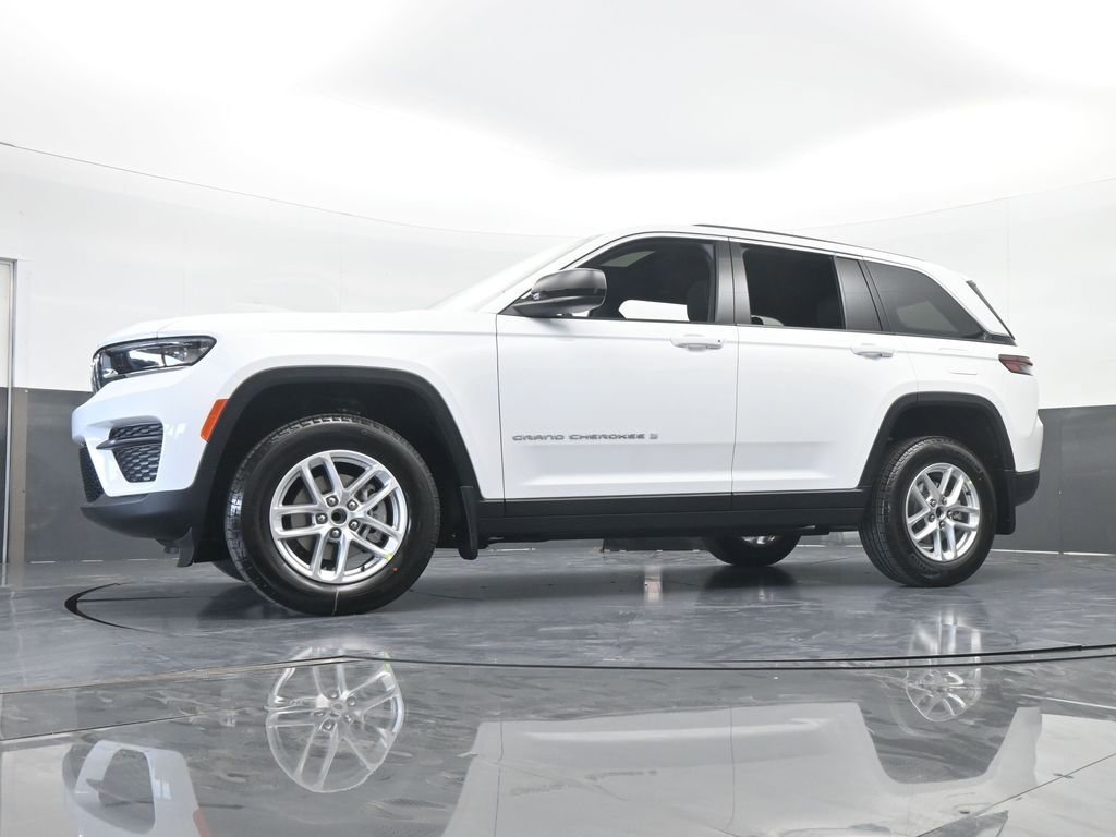 Used 2025 Jeep Grand Cherokee Laredo X RWD image 52